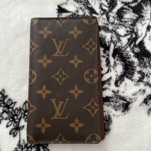 Authentic lv pocket agenda cover. Can fit a passport. Like new condition.